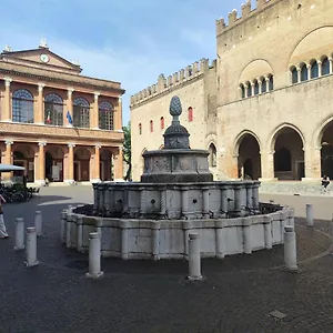 Apartment In Piazza Cavour Centro Storico